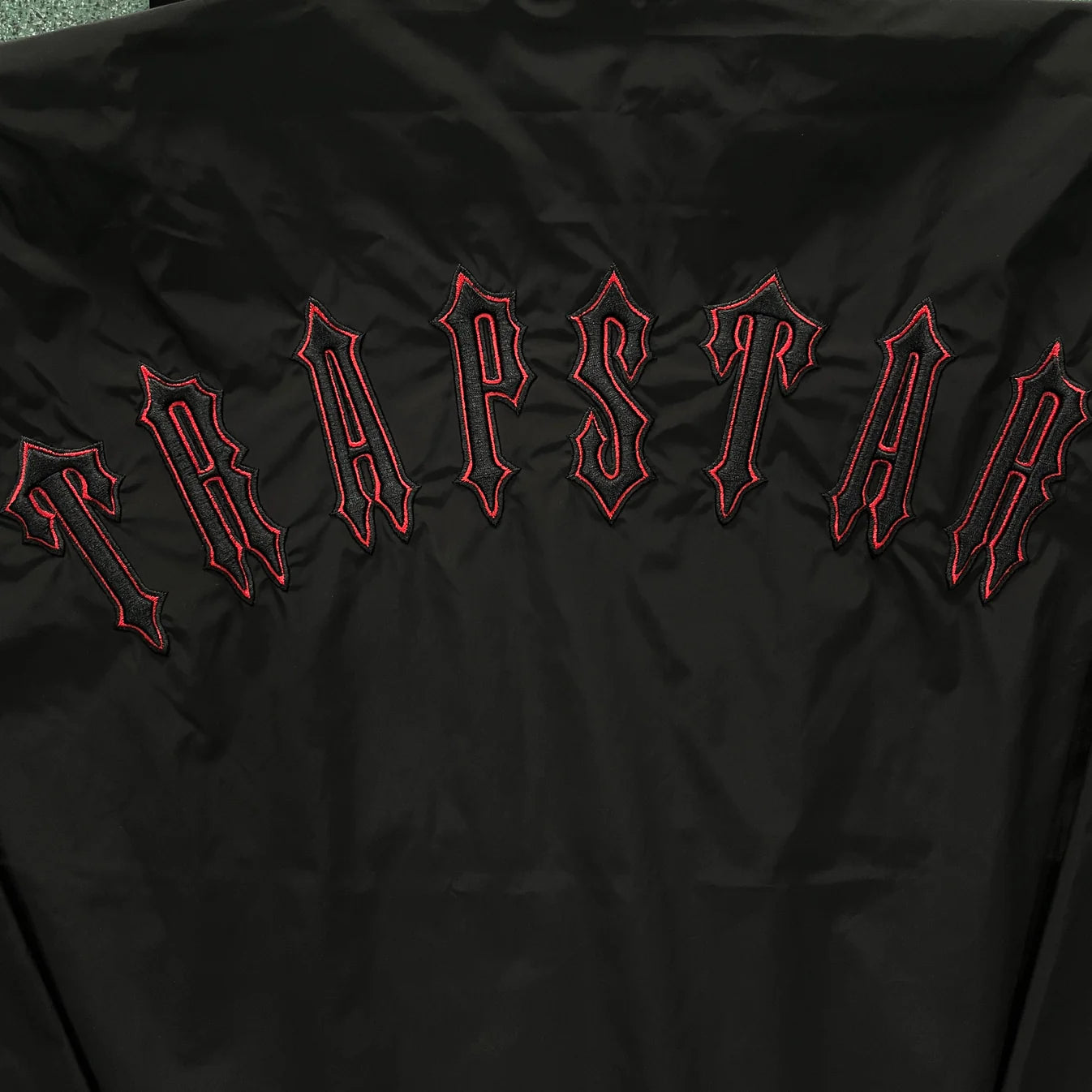 TS Irongate T Windbreaker - Black/Red