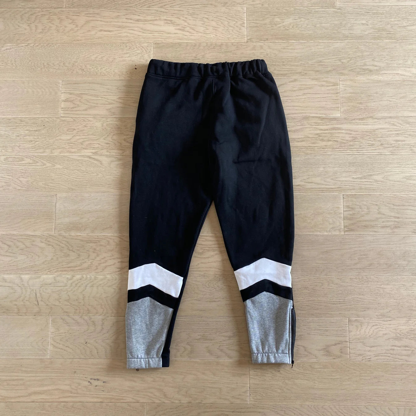 TS V-Stripe Tracksuit - Black/Grey