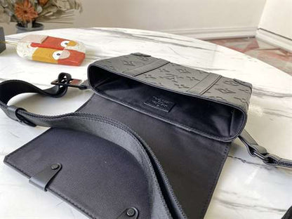 LV Trunk Slingbag - Black