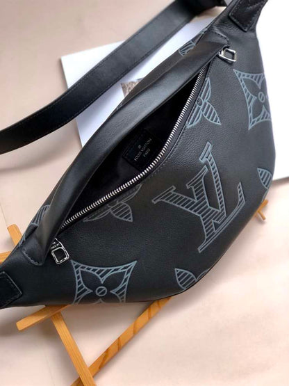 LV Discovery Bumbag - Black