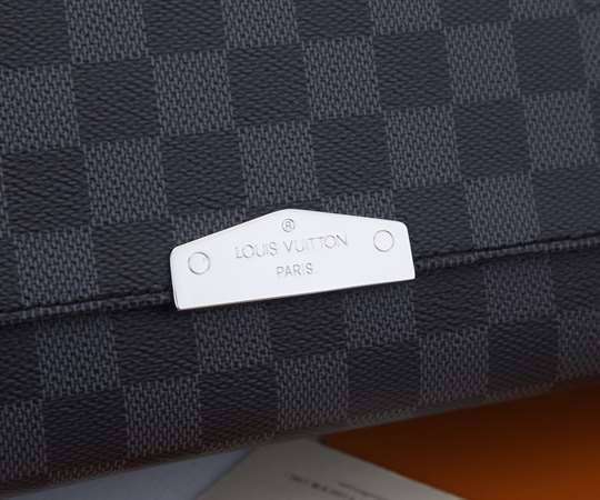 LV District MM Messenger Bag - Black/Navy