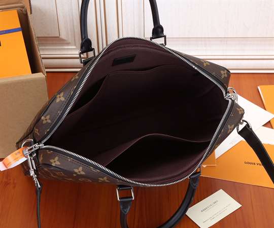 LV Porte-Document Voyage PM Bag - Brown