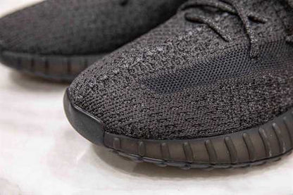Yeezy Boost 350 V2 - Black Static