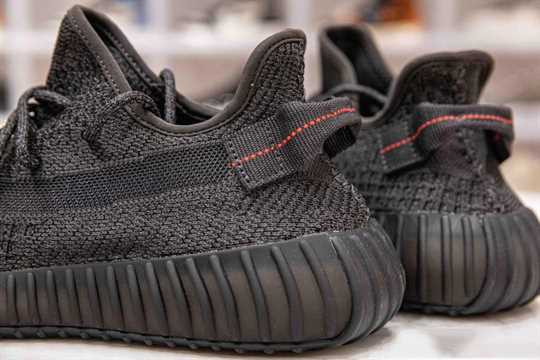 Yeezy Boost 350 V2 - Black Static