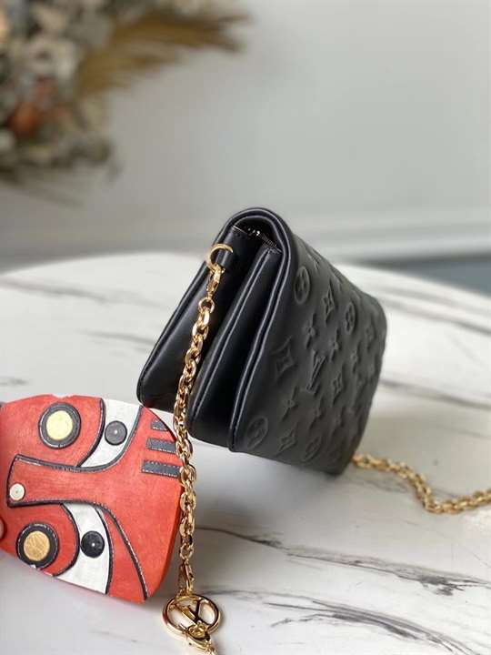 LV Pochette Coussin - Black