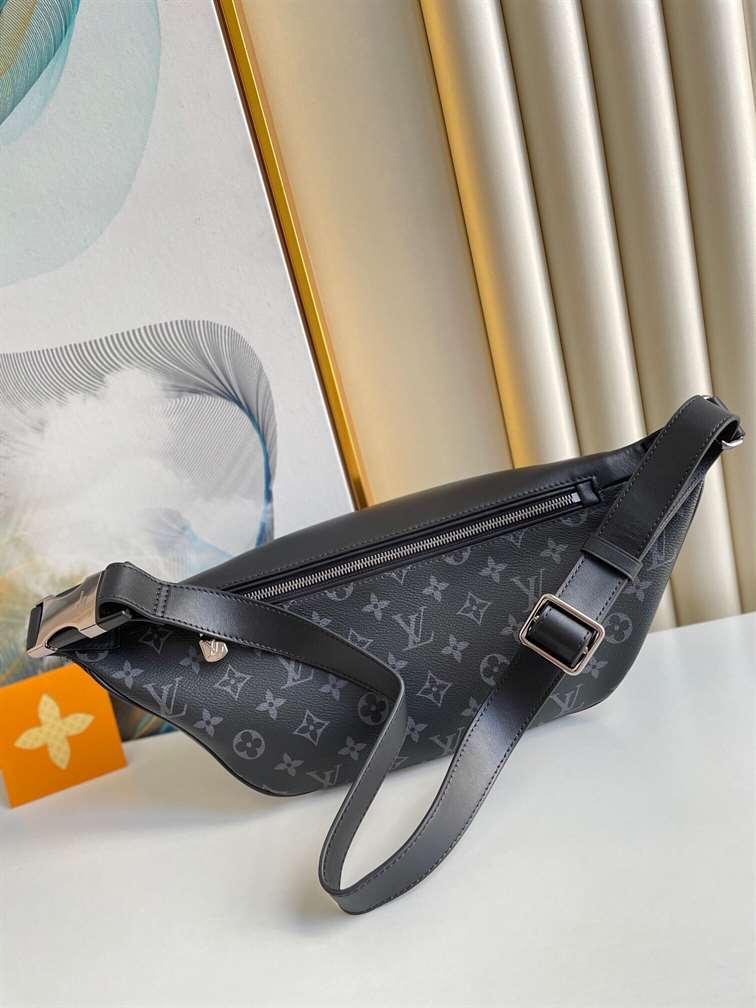LV Discovery Bumbag - Black