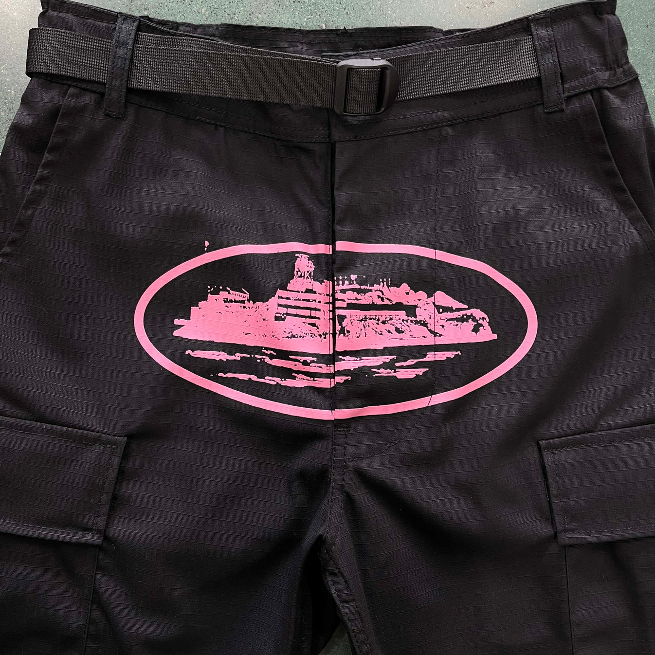 Crtez Island Cargo Pants - Black/Pink