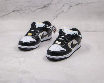 Nike SB Dunk Low - Supreme