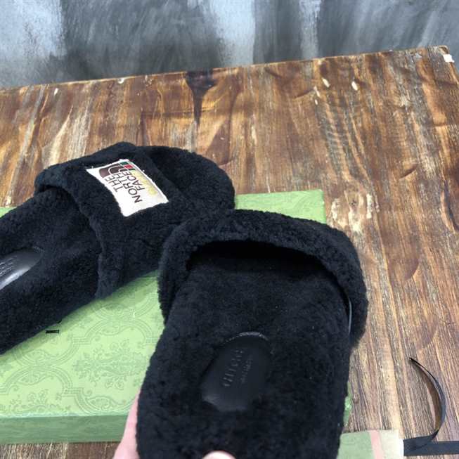 Gucci x The North Face Fur Sandals - Black