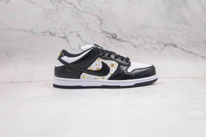 Nike SB Dunk Low - Supreme