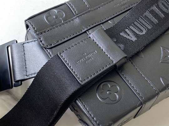LV Trunk Slingbag - Black