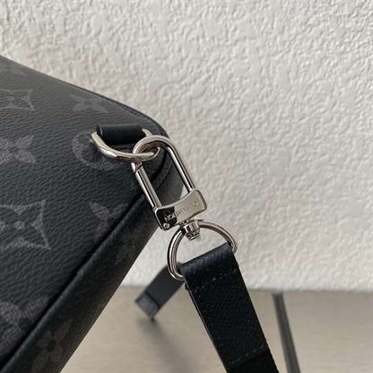 LV Outdoor Slingbag - Black