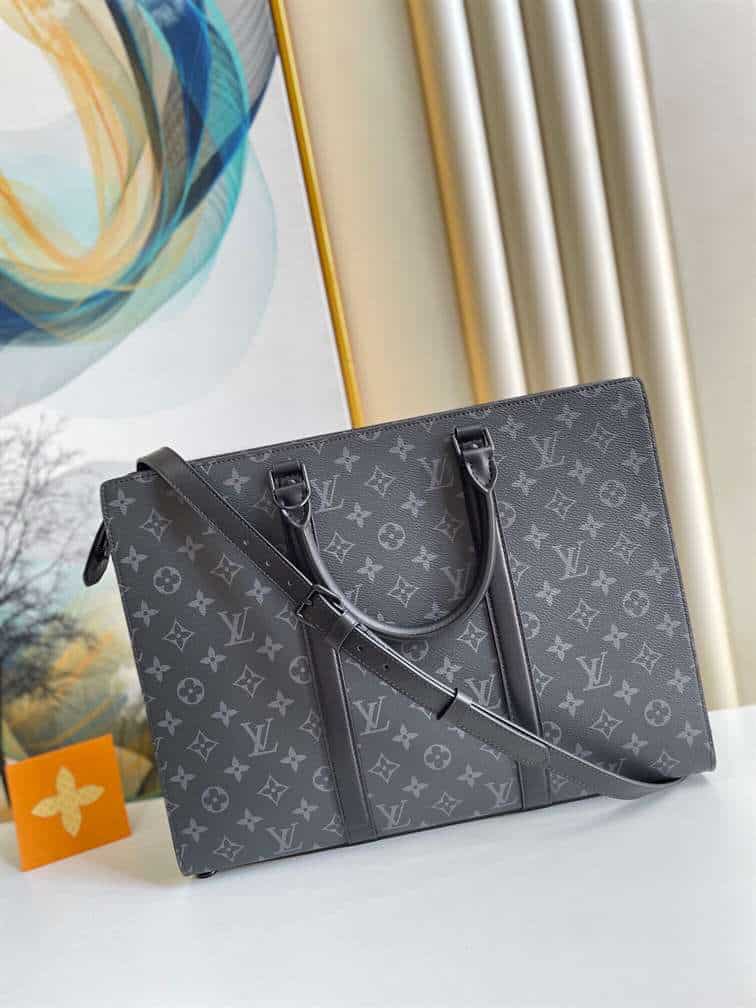 LV Sac Plat Horizontal Zip - Black