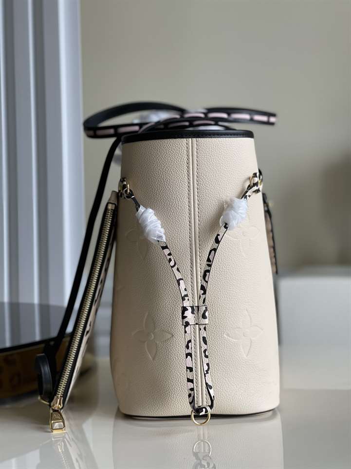 LV Neverfull MM Bag - White