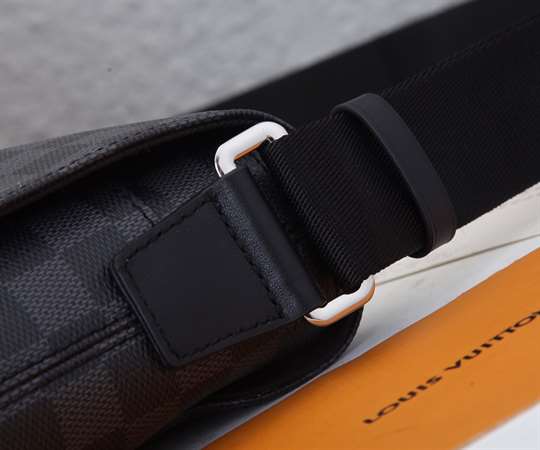 LV District MM Messenger Bag - Black/Navy