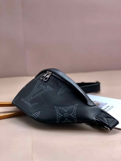 LV Discovery Bumbag - Black