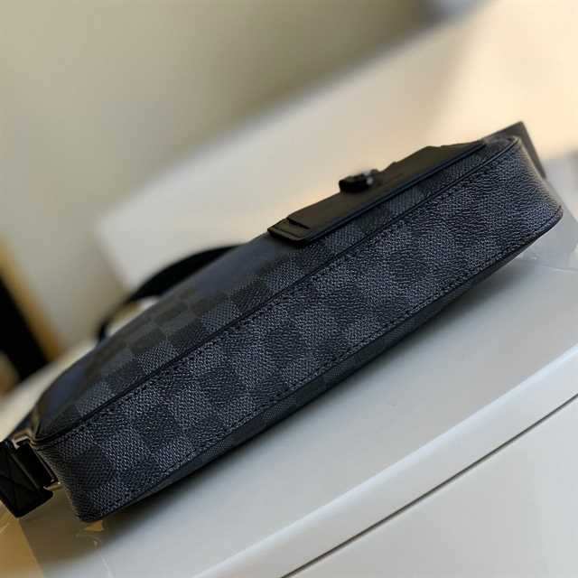 LV Alpha Damier Graphite Messenger Bag - Black/Blue