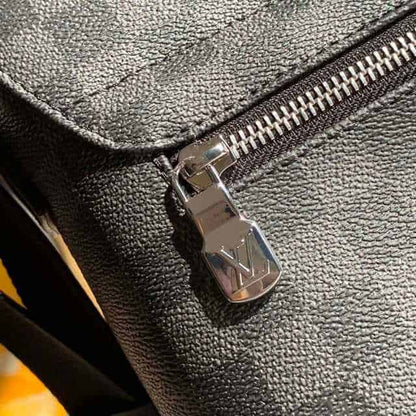 LV District MM Damier Messenger Bag - Black