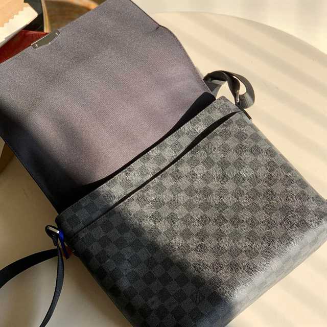 LV District MM Damier Messenger Bag - Black