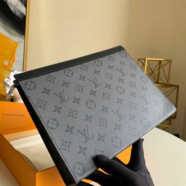 LV Voyage MM Canvas Pochette - Grey