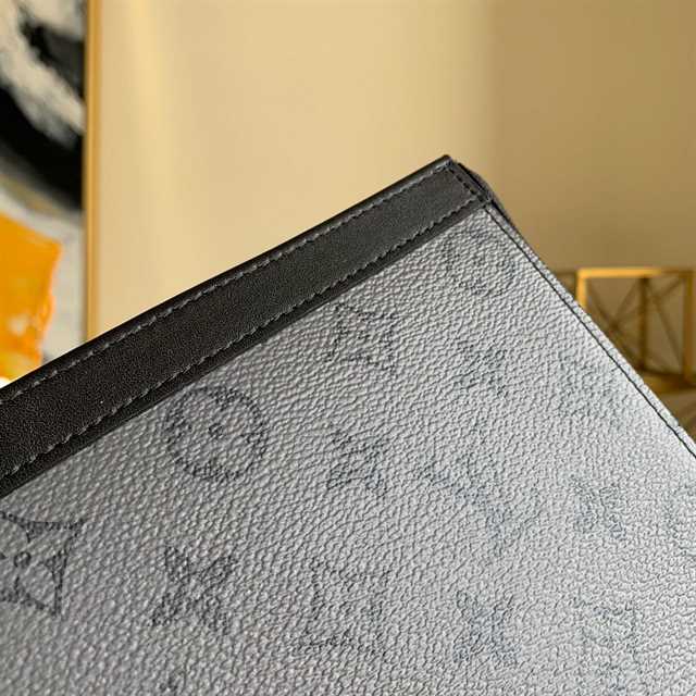 LV Voyage MM Canvas Pochette - Grey
