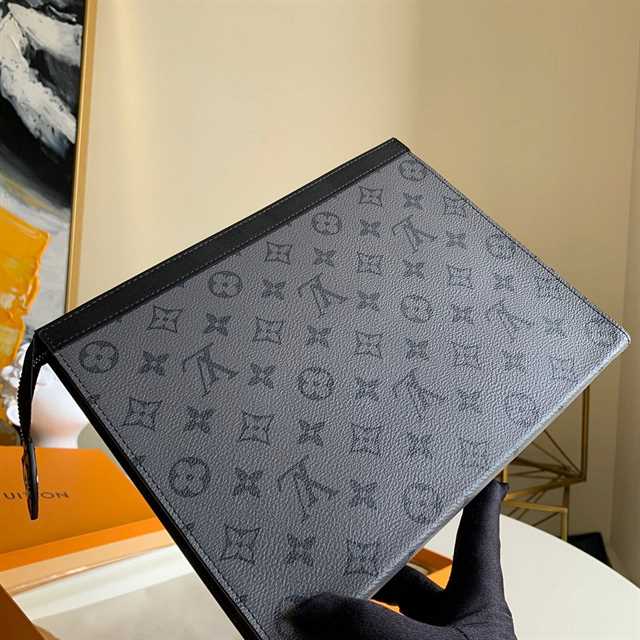 LV Voyage MM Canvas Pochette - Grey