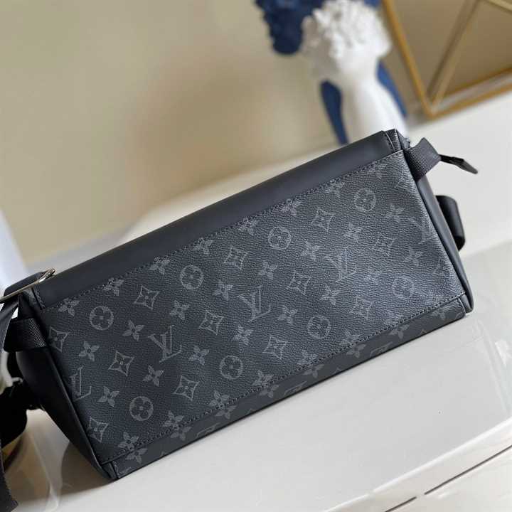 LV Messenger MM Voyager Bag - Black