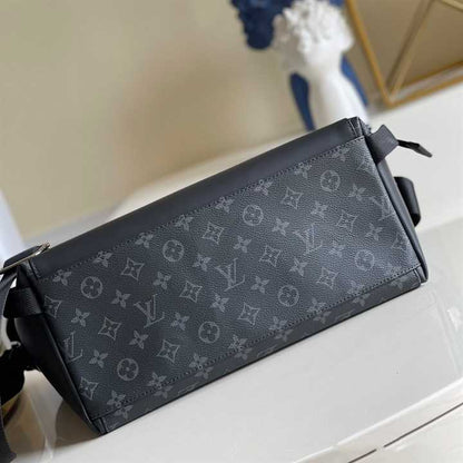 LV Messenger MM Voyager Bag - Black