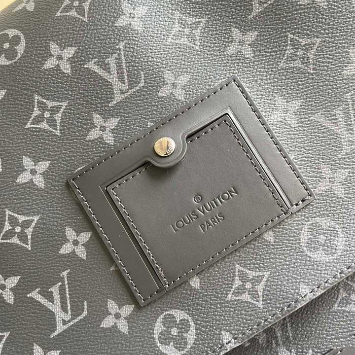 LV Messenger MM Voyager Bag - Black