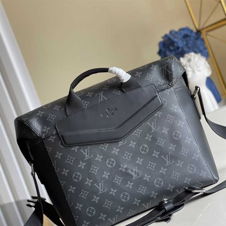 LV Messenger MM Voyager Bag - Black