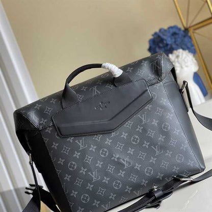 LV Messenger MM Voyager Bag - Black