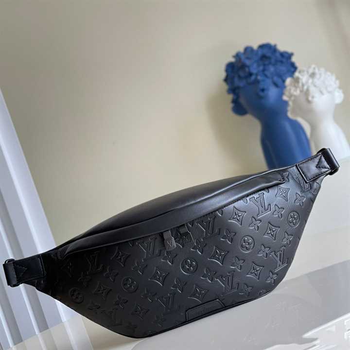 LV Discovery Monogram Bumbag - Black