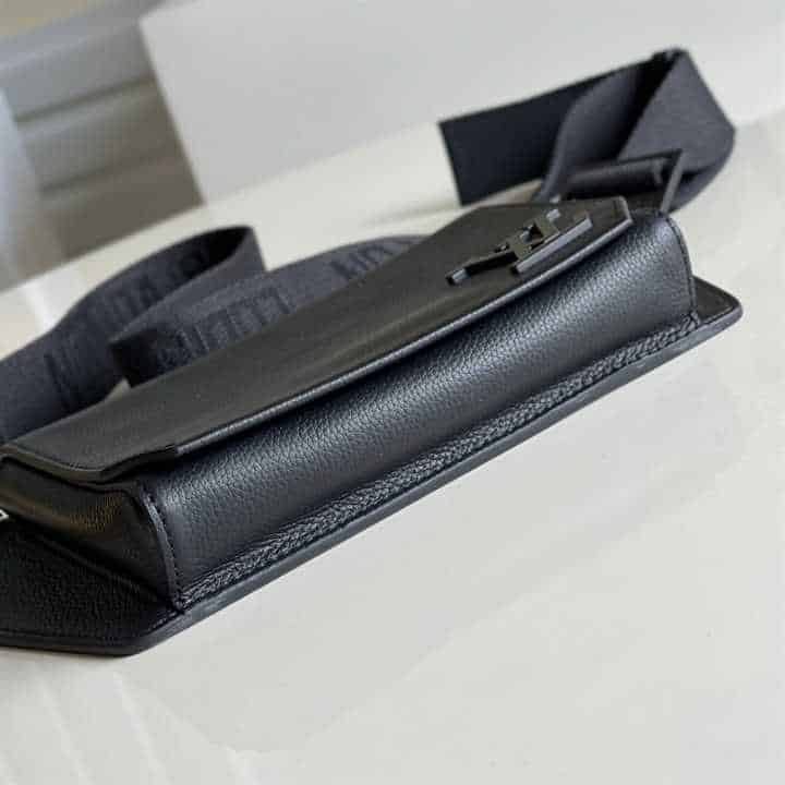 LV Aerogram Slingbag - Black