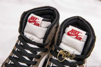 Jordan 1 Retro High OG - Travis Scott
