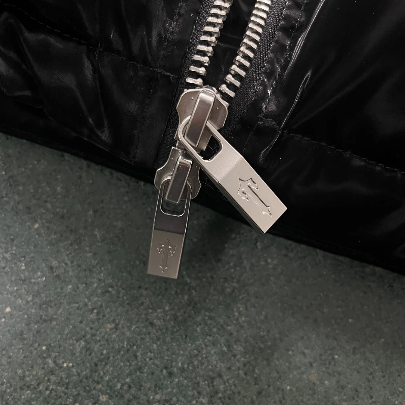 TS Irongate T Shiny Puffer Jacket - Black