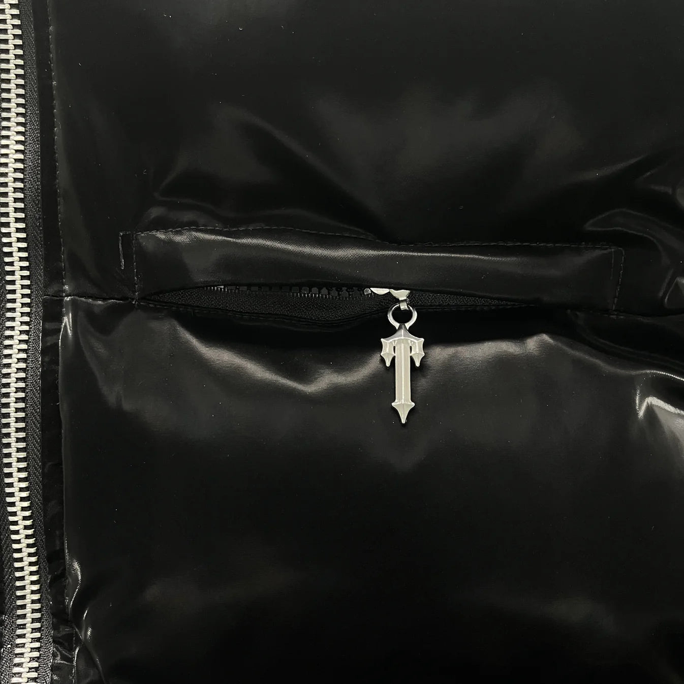 TS Irongate T Shiny Puffer Jacket - Black